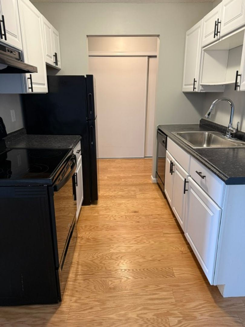NEW BRIGHTON Apartment: 800 COUNTY RD. D W.