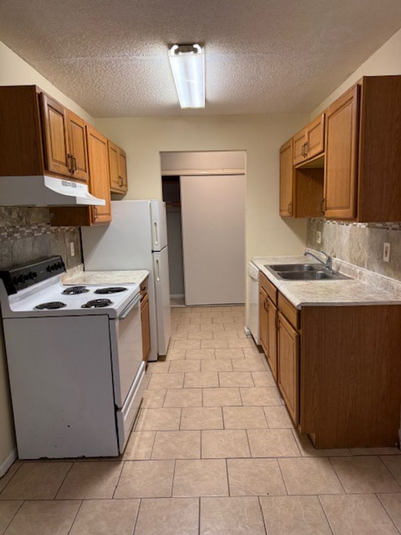 NEW BRIGHTON Apartment: 800 COUNTY RD. D W.