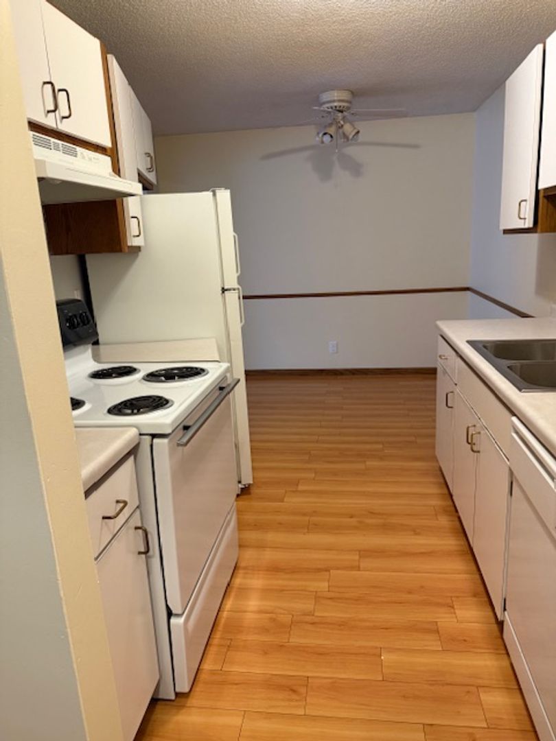 NEW BRIGHTON Apartment: 800 COUNTY RD. D W.