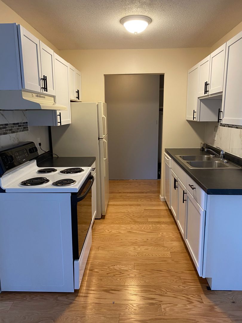 NEW BRIGHTON Apartment: 800 COUNTY RD. D W.
