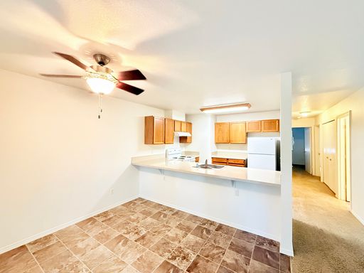 $500.00 Move in Special**Beautiful 2 bedroom 1 bathroom Apartment -Vancouver School District – photo 1