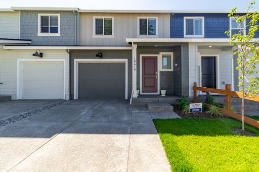 Beautiful Newer 3 Bedroom 2.5 bathroom Townhouse- Battle Ground School District – photo 1