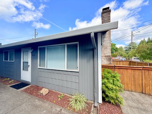 Beautiful 2 bedroom 1 bathroom Duplex -Vancouver School District – photo 1