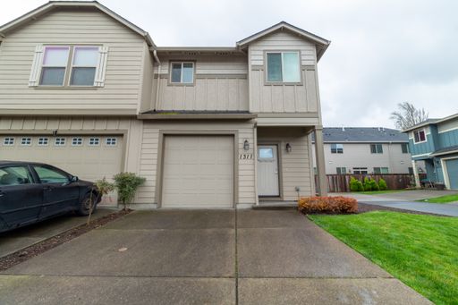 Beautiful 3 Bed 2.5 Townhome -Vancouver School District *$500 MOVE-IN SPECIAL* – photo 1