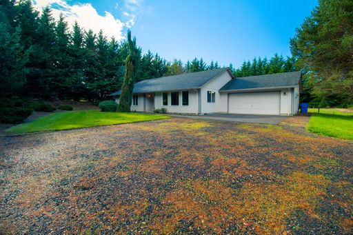 Beautiful ranch style 3 bedroom 2 bathroom home with a large SHOP-Washougal High School