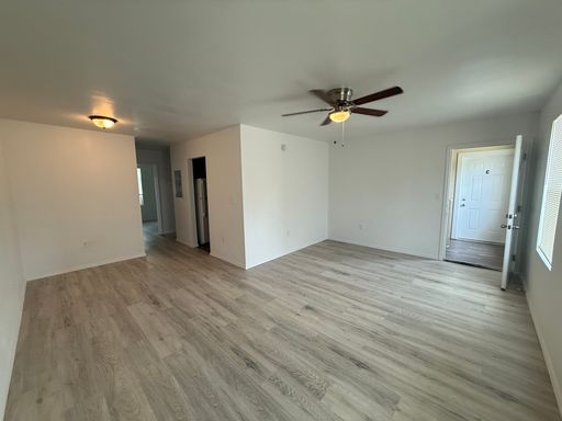 2BD 1BA Flat Apartment Upstairs – photo 1