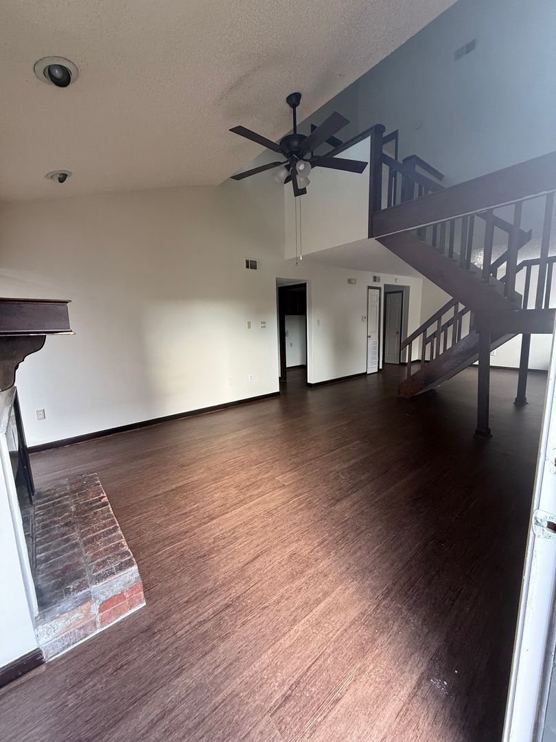 Baton Rouge Apartment: 8162 Bayou Fountain Ave