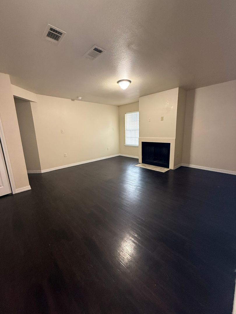 Baton Rouge Apartment: 1336 Jade Ave