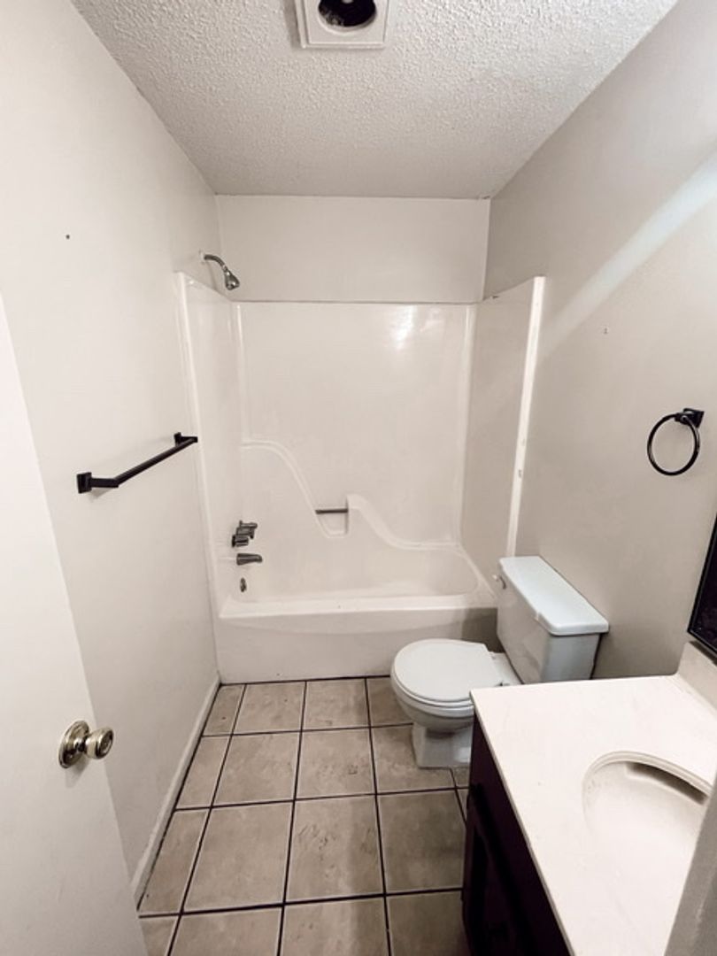 BATON ROUGE Apartment: 8646 GSRI AVE.