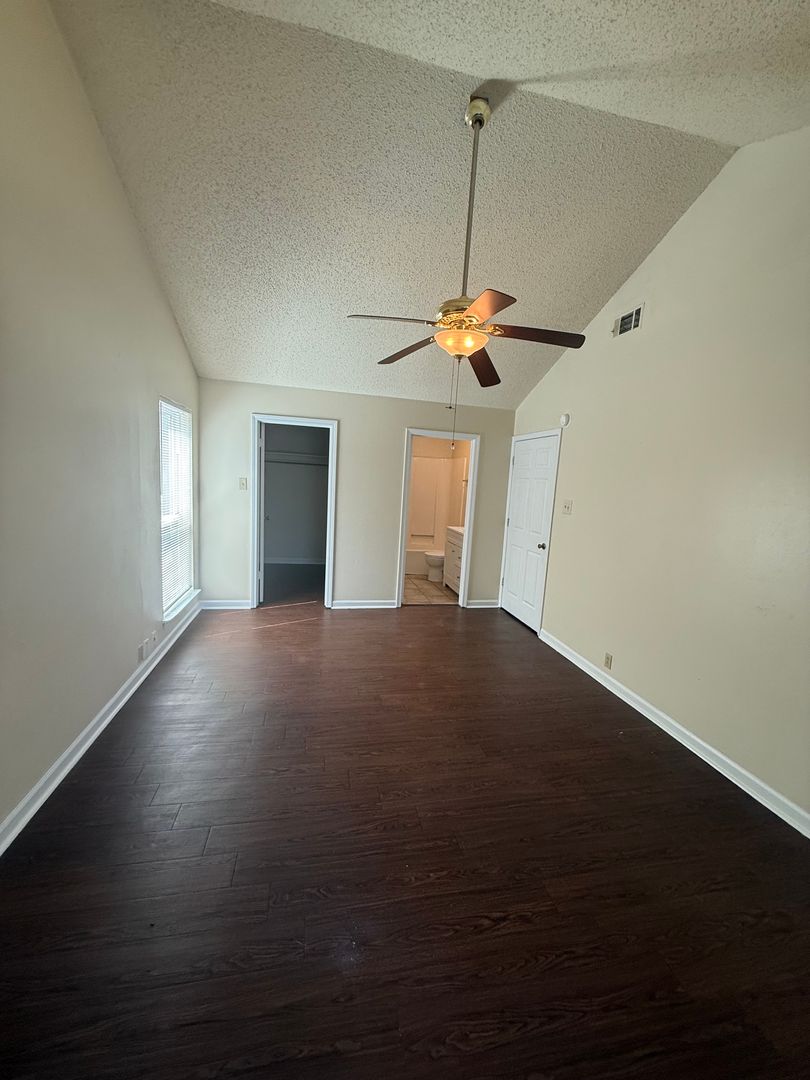 BATON ROUGE Apartment: 8243 BAYOU FOUNTAIN AVE.