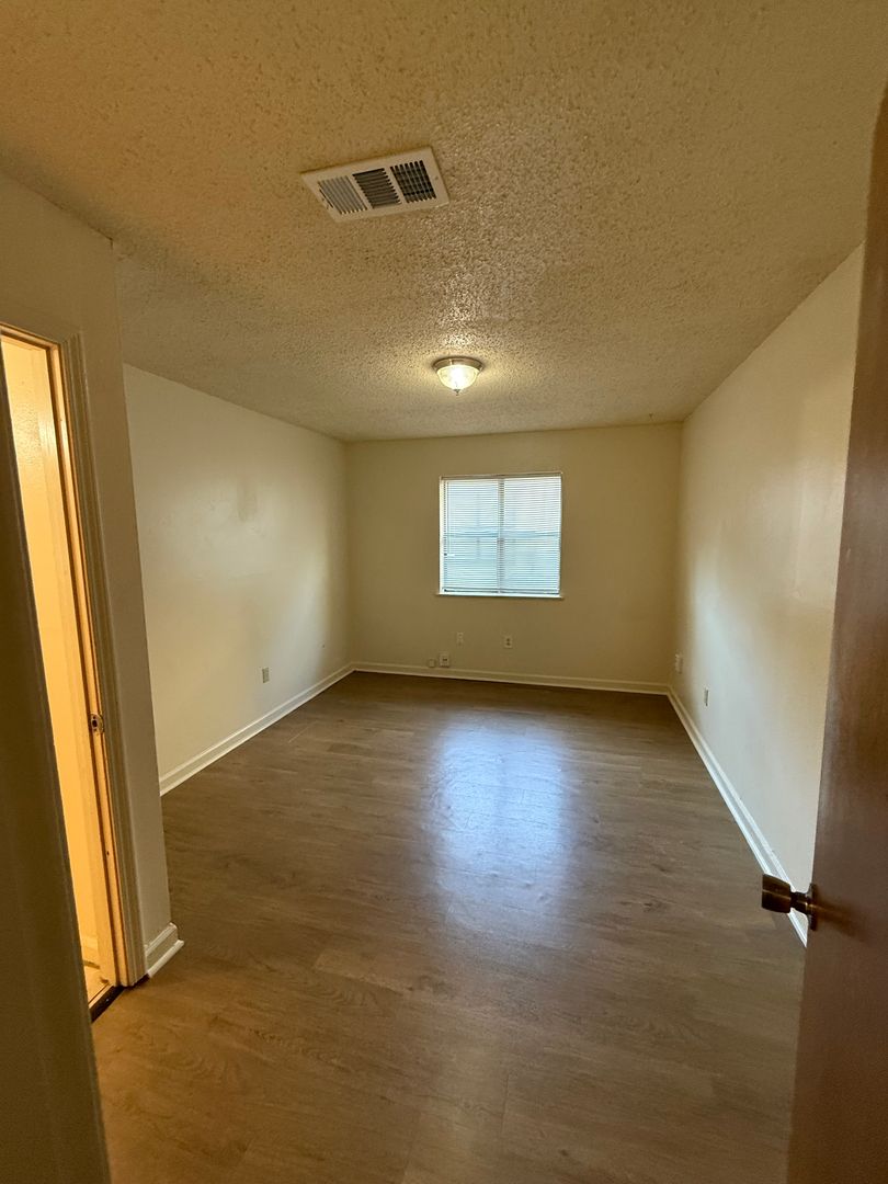 BATON ROUGE Apartment: 8656 GSRI AVE.