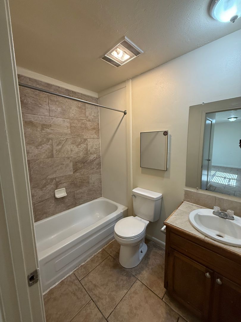 BATON ROUGE Apartment: 8349 GOVERNOR DR