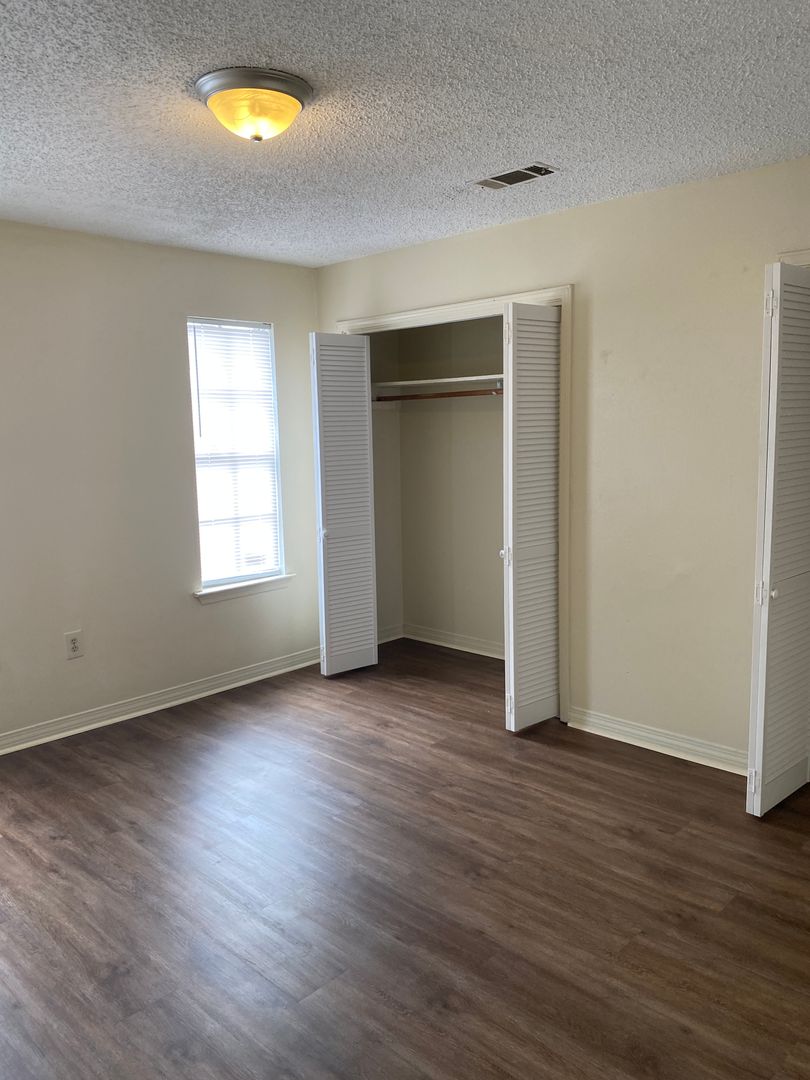 BATON ROUGE Apartment: 8757 GRANITE DR.