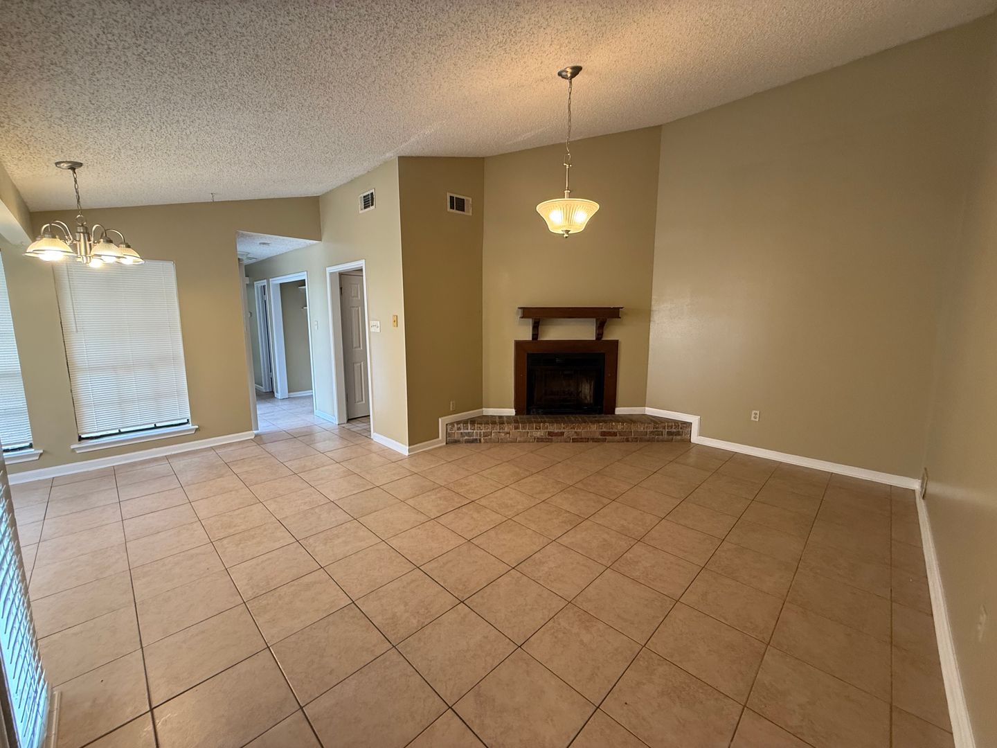 Zachary Apartment: 1126-1128 Willow Creek Dr