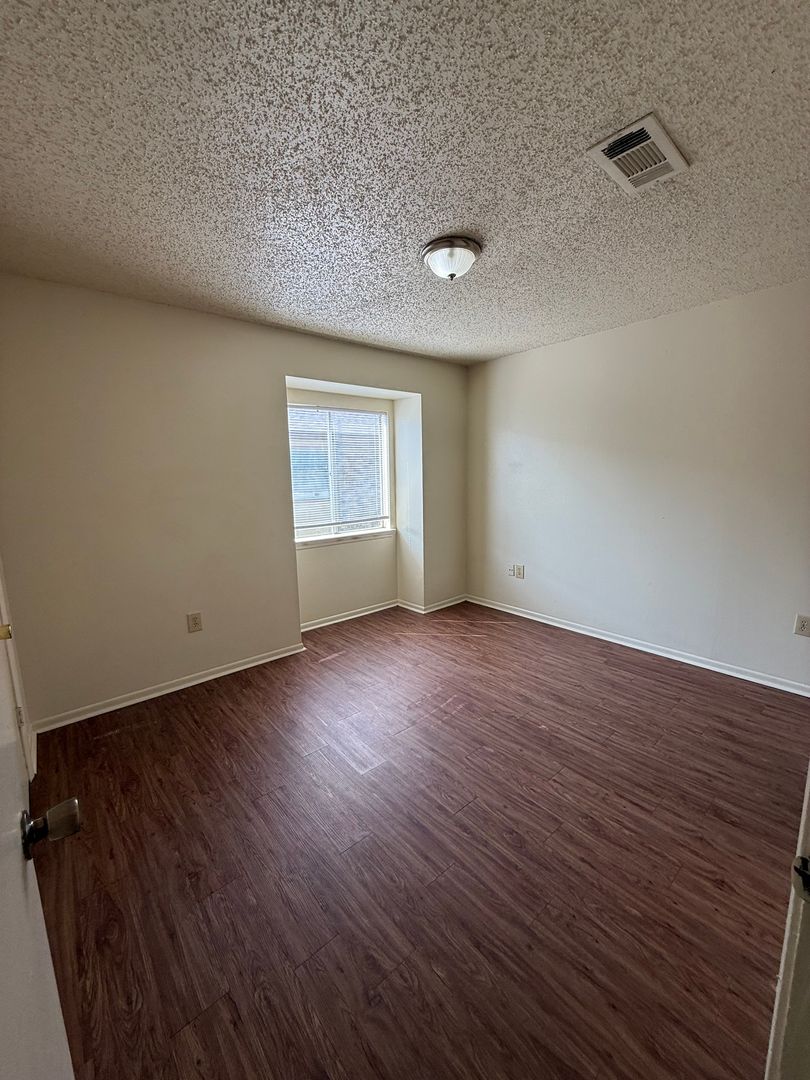 BATON ROUGE Apartment: 8727 GRANITE DR