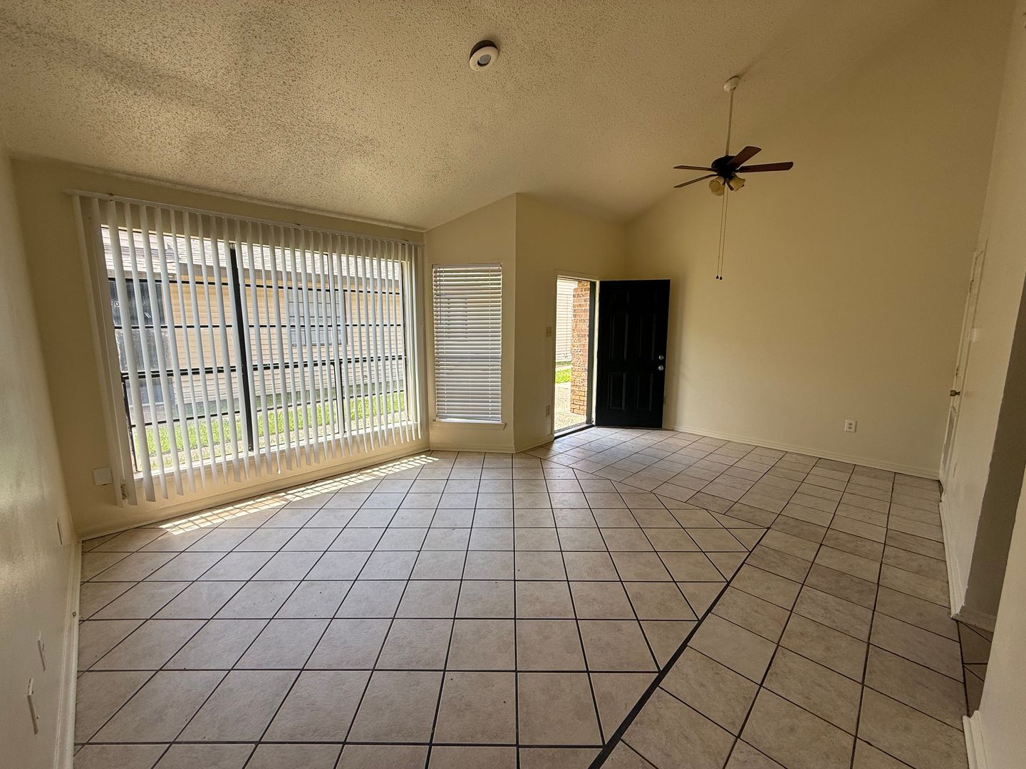 BATON ROUGE Apartment: 8724 GSRI AVE.