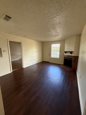 2BD 2BA FLAT APARTMENT DOWNSTAIRS – photo 1