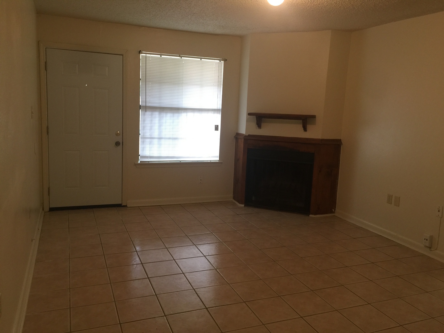 BATON ROUGE Apartment: 8526 LEAKE DR