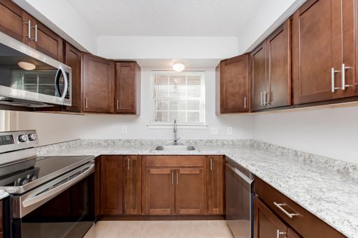 Newly Renovated 2 Bedrooms 1.5 Bath Townhouse. – photo 1