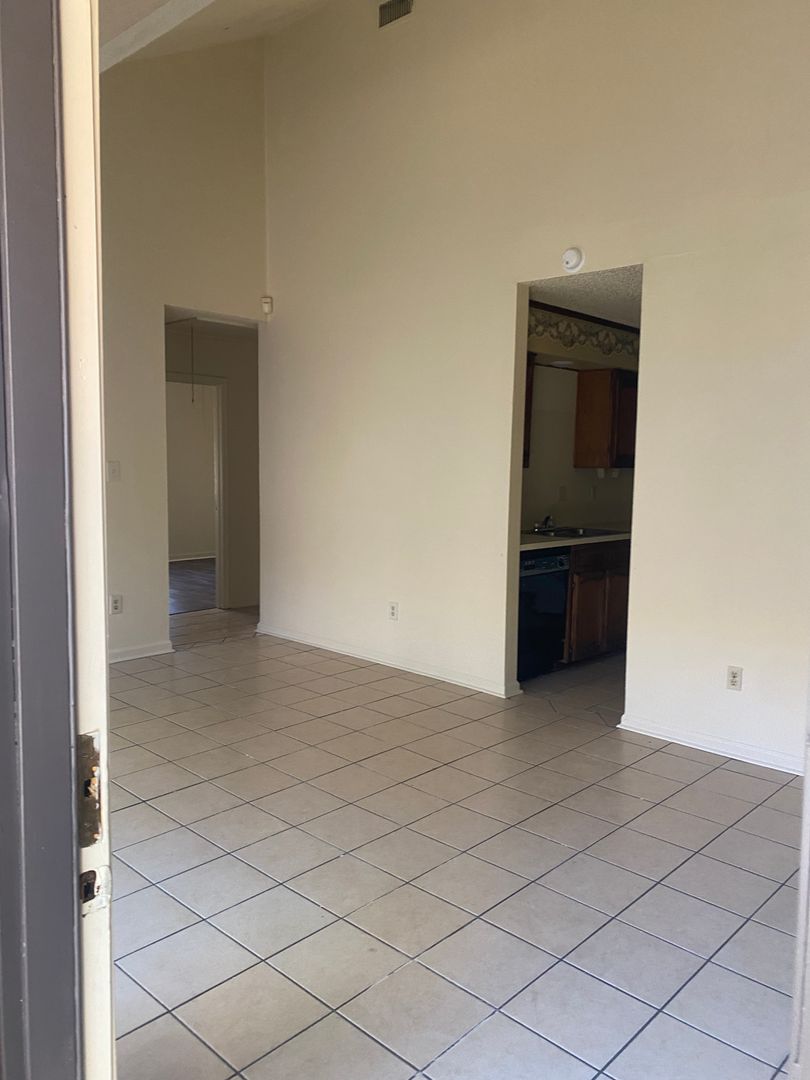 BATON ROUGE Apartment: 8723 GSRI Ave