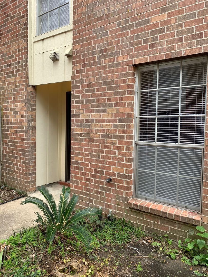 BATON ROUGE Apartment: 8145 BAYOU FOUNTAIN AVE.