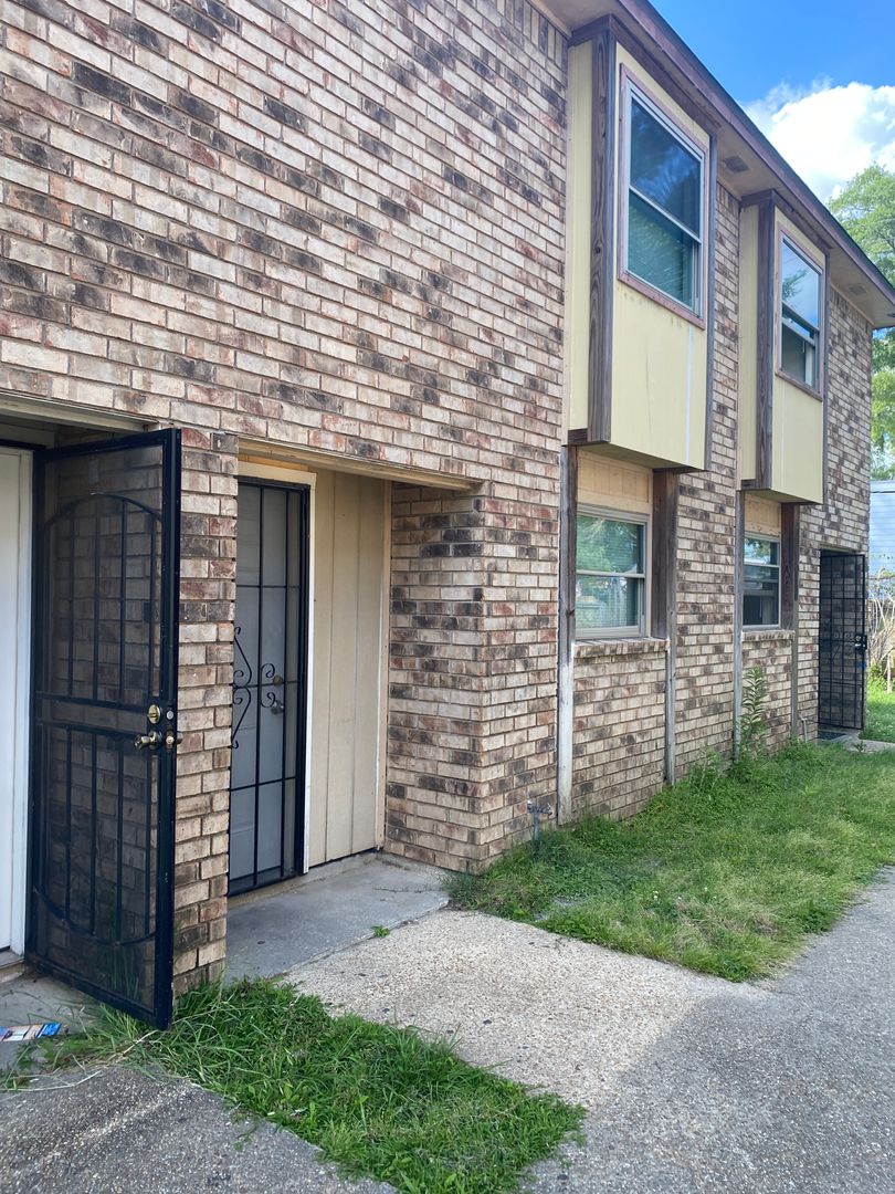 Baton Rouge Apartment: 8717 Granite Dr