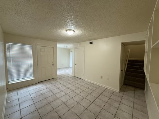 Nice 2 bedroom Townhouse at a great price. – photo 1