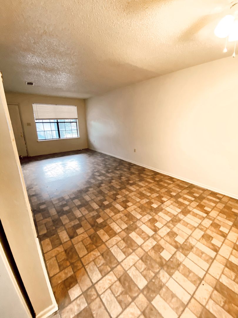 Baton Rouge Apartment: 2059 Mariner Dr