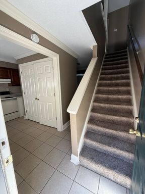 2BD 1.5BA TOWNHOUSE – photo 1