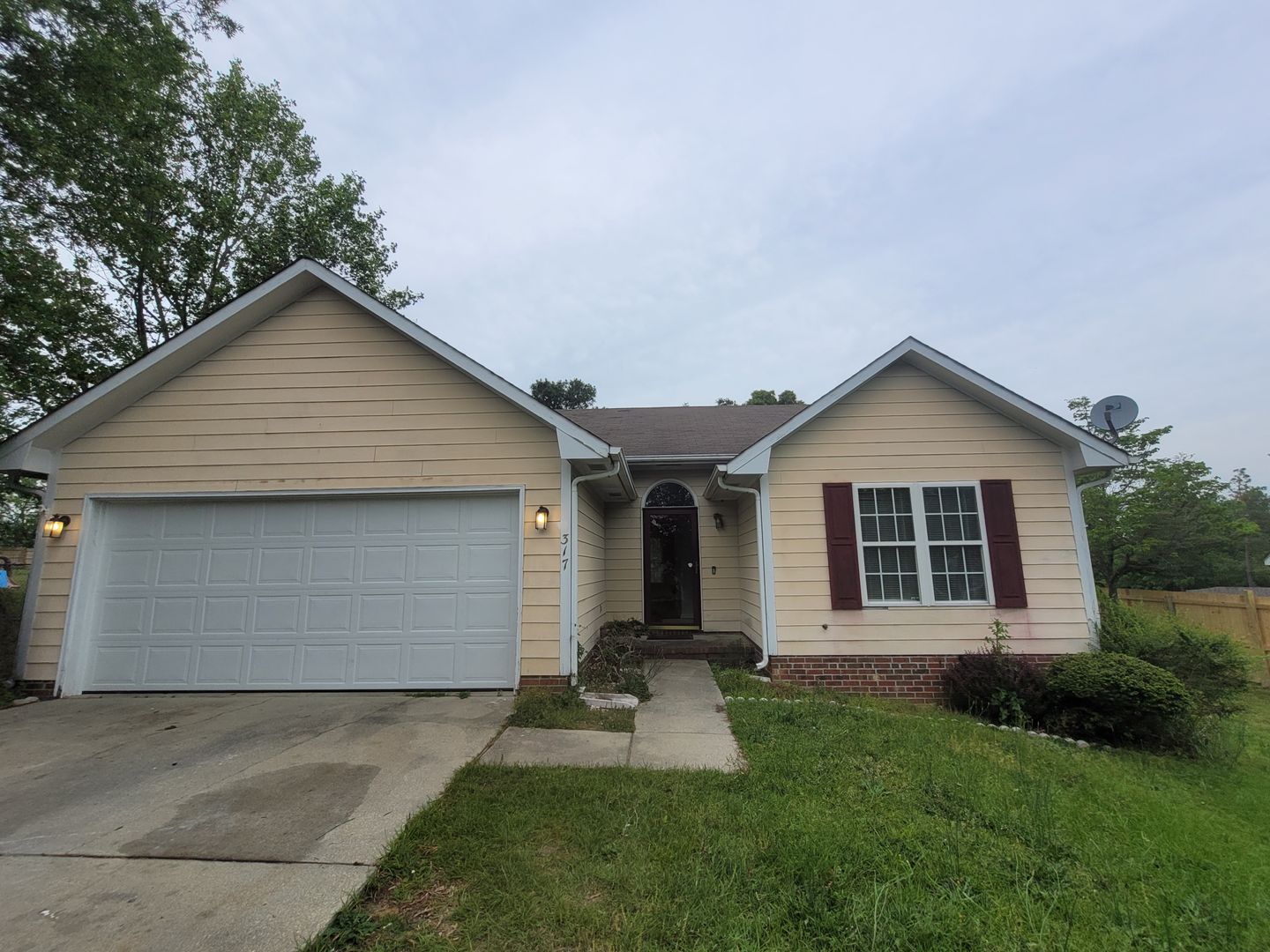 Raeford House: 317 Buckeye Dr