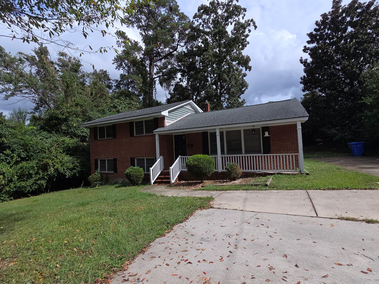 Fayetteville House: 2415 Raeford Rd