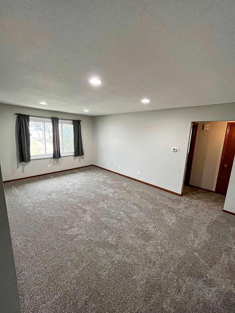Omaha Apartment: 8865-8871 Holmes Street
