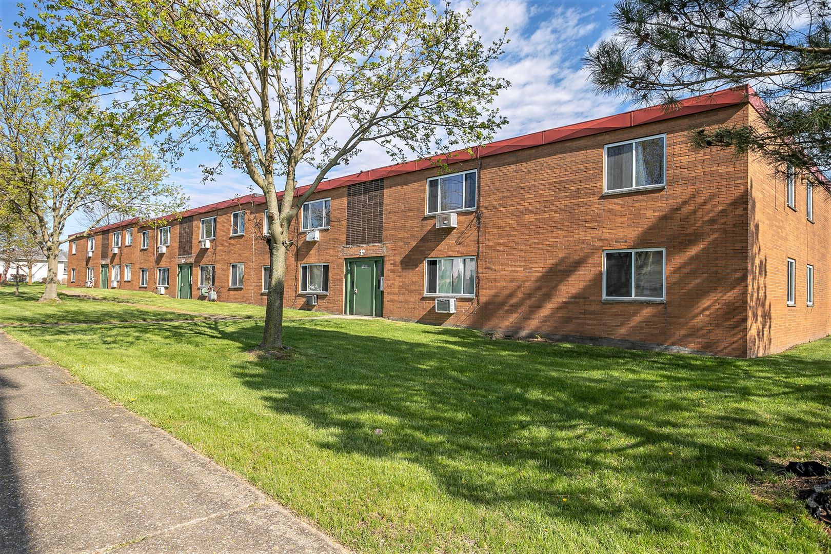 Brook Park Apartment: 21930-74 Sheldon Rd