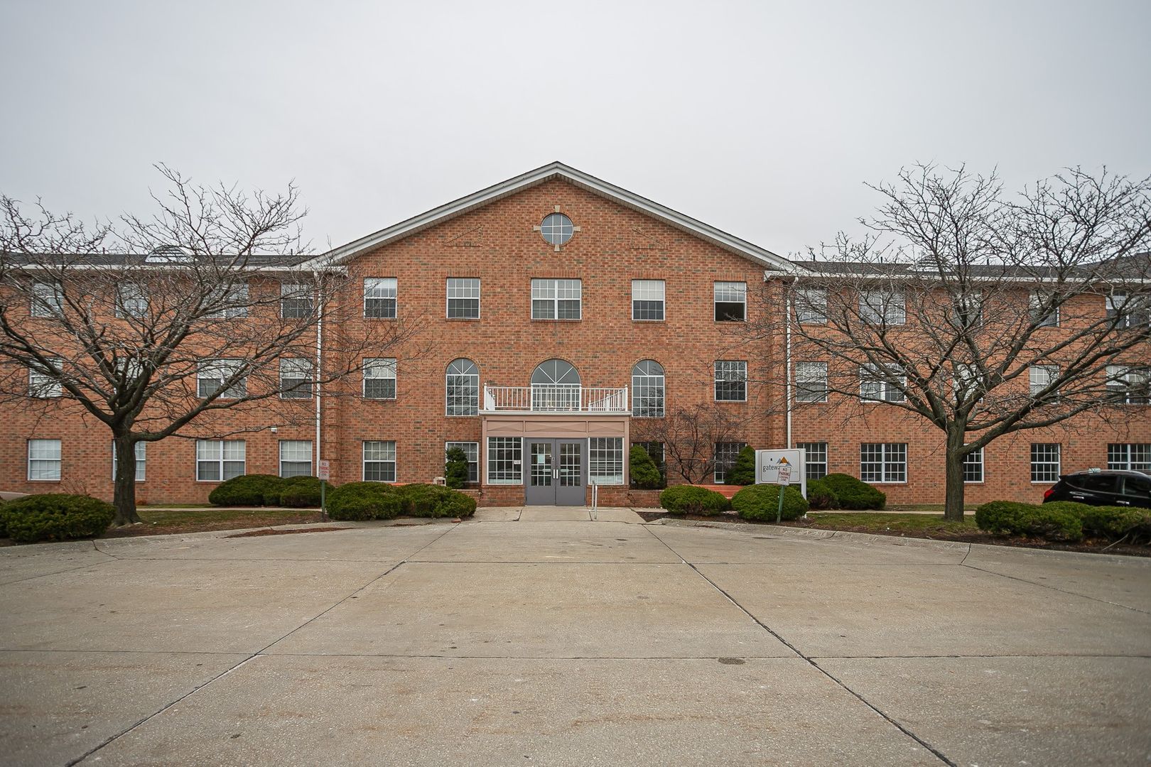 Euclid Apartment: 4 Gateway Drive