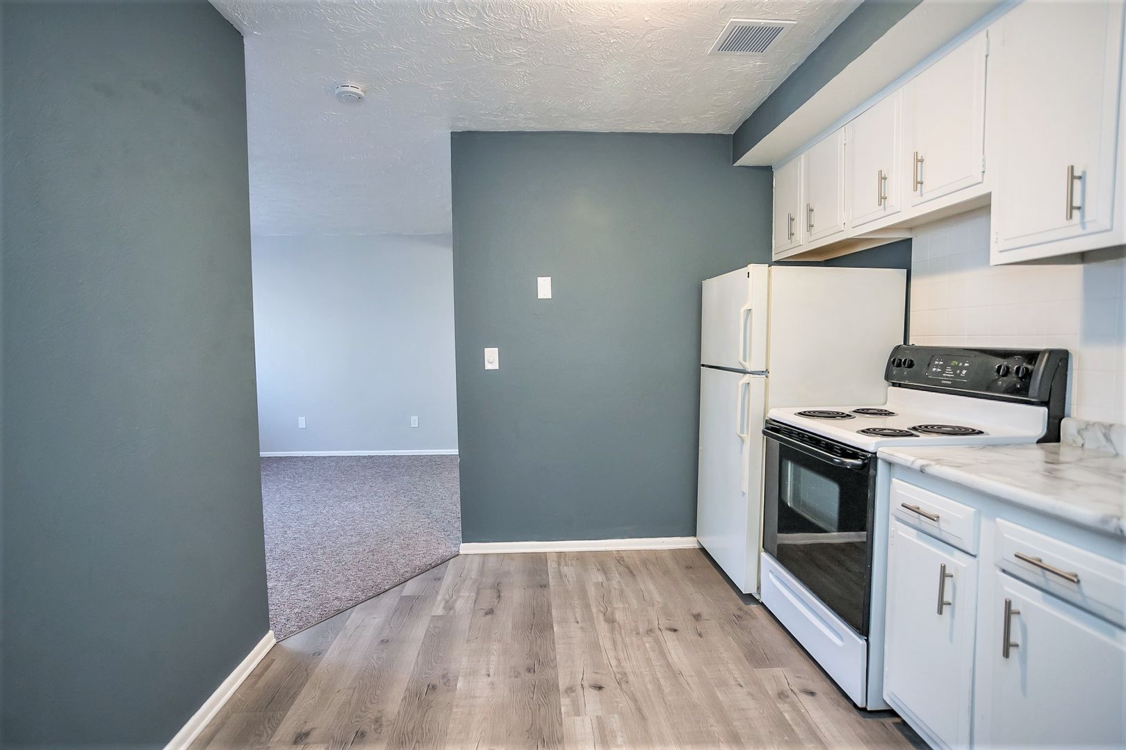 Lorain Apartment: 545 E. Erie Ave