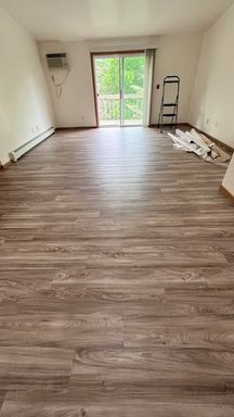 Welcome Home to Comfort and Convenience in Neenah! – photo 1
