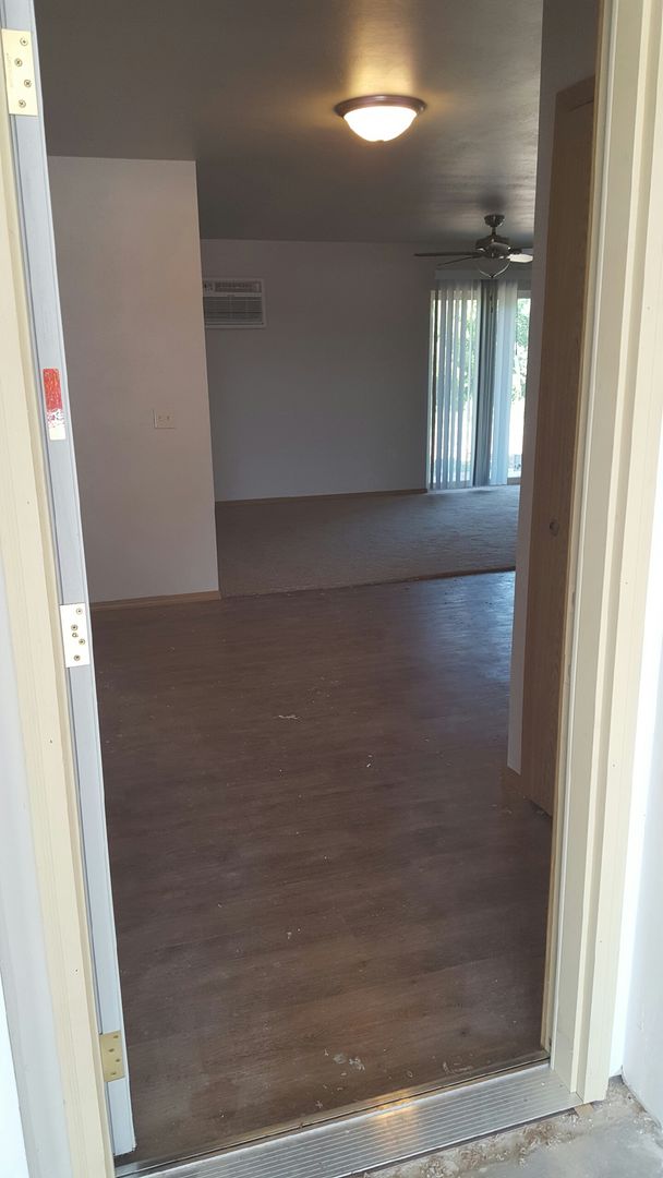 Appleton Apartment: 4312-4326 N Lightning Dr