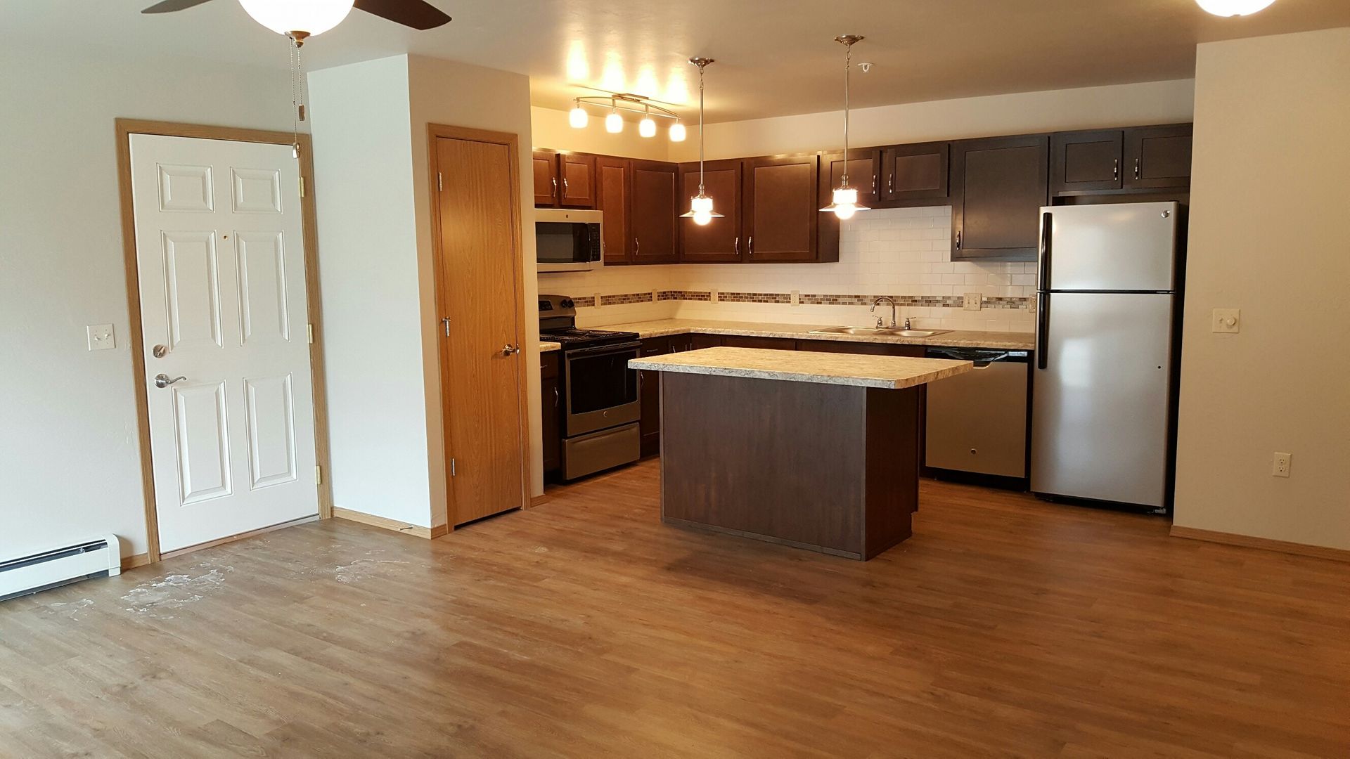 Appleton Apartment: 4312-4326 N Lightning Dr