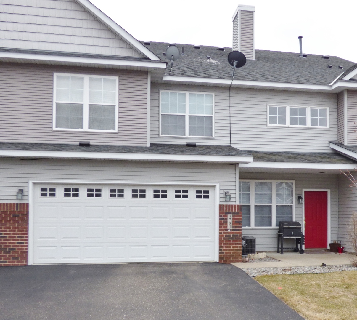 Monticello House: 5784 Mount Curve Blvd.