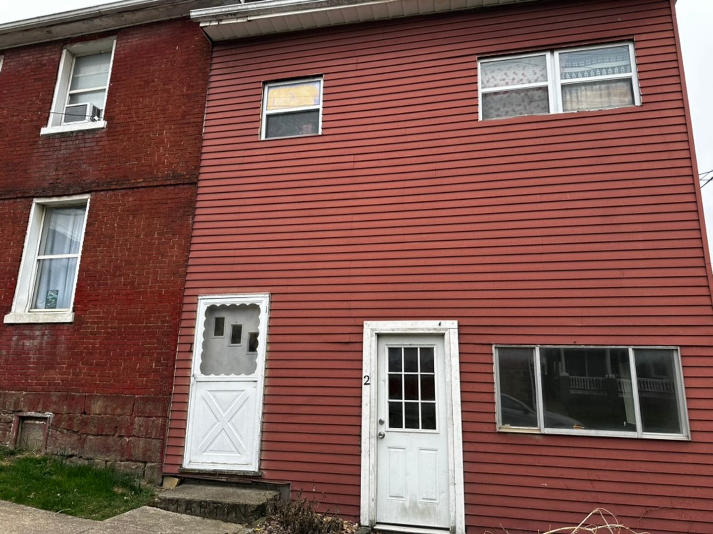 Claysville Apartment: 138 Main St.