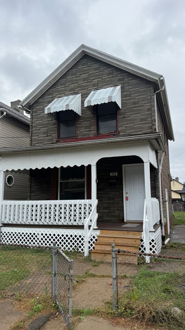 Aliquippa House: 516 Allegheny Ave