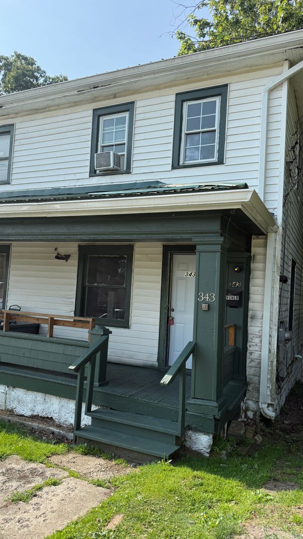 Sharon Apartment: 343 Russell St