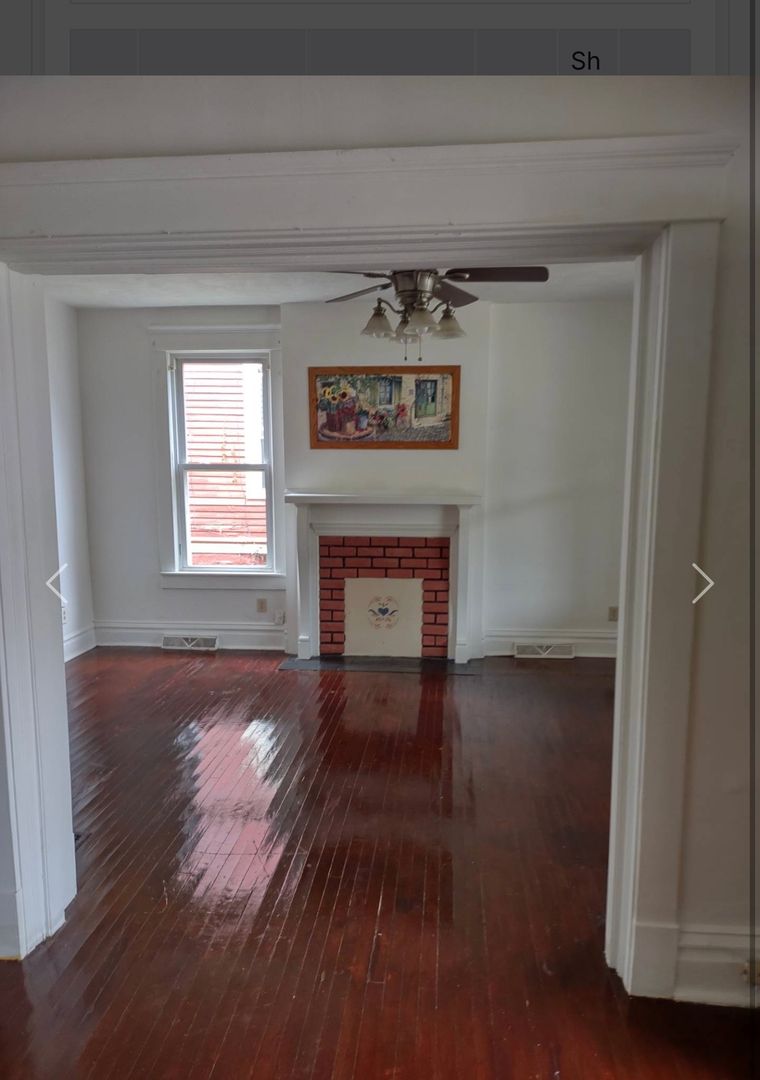 New Castle House: 238 E. Leasure Ave.