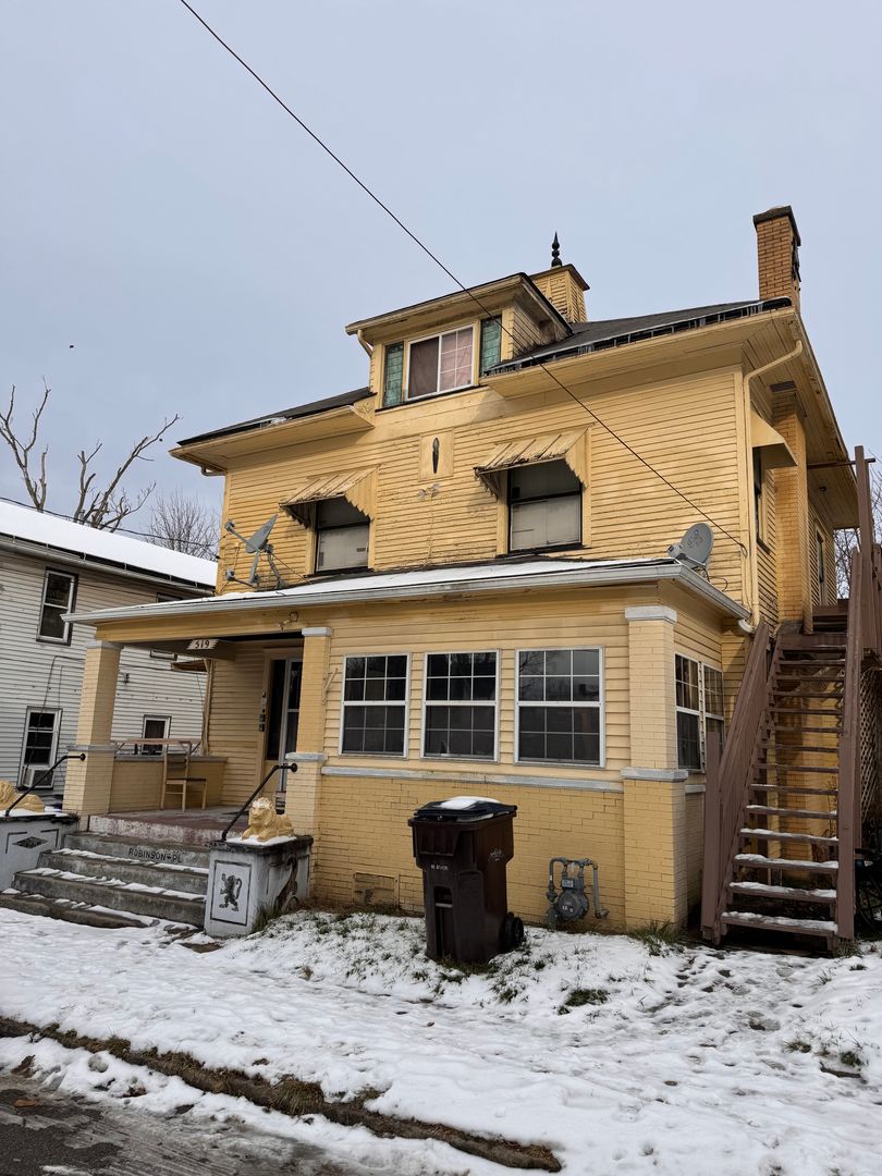 Sharon Apartment: 519 Robinson Pl