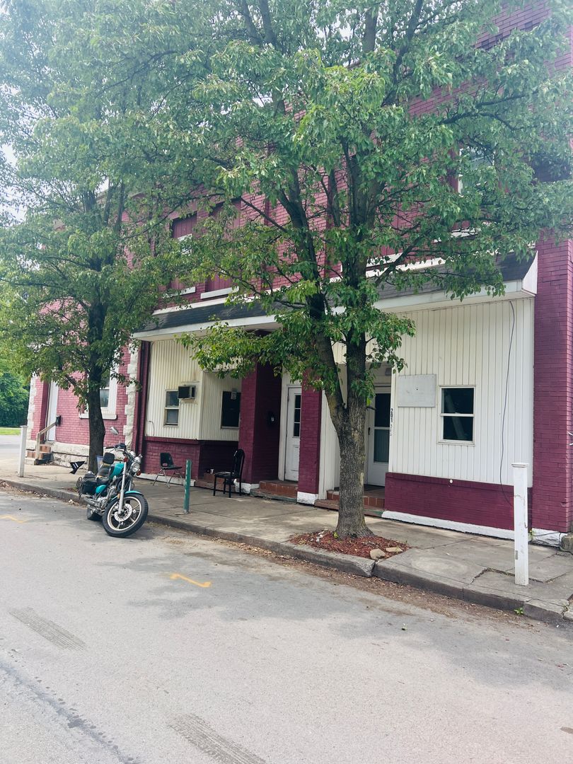 New Castle Apartment: 201 N Cedar St