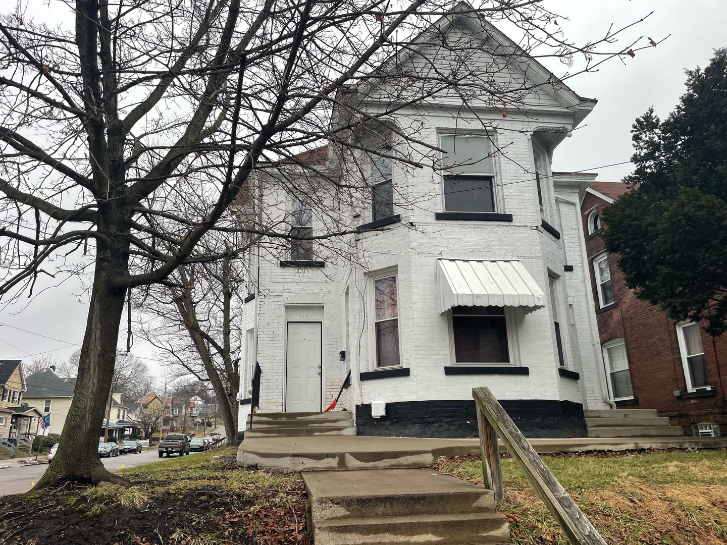 New Castle Apartment: 127 Park Ave