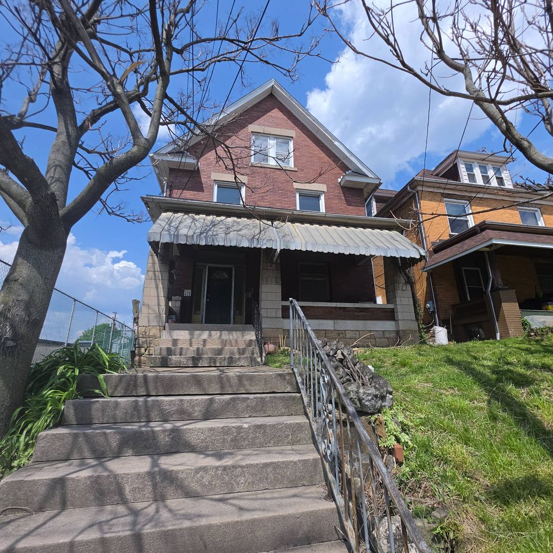 Butler Apartment: 420 E Jefferson St Apartment