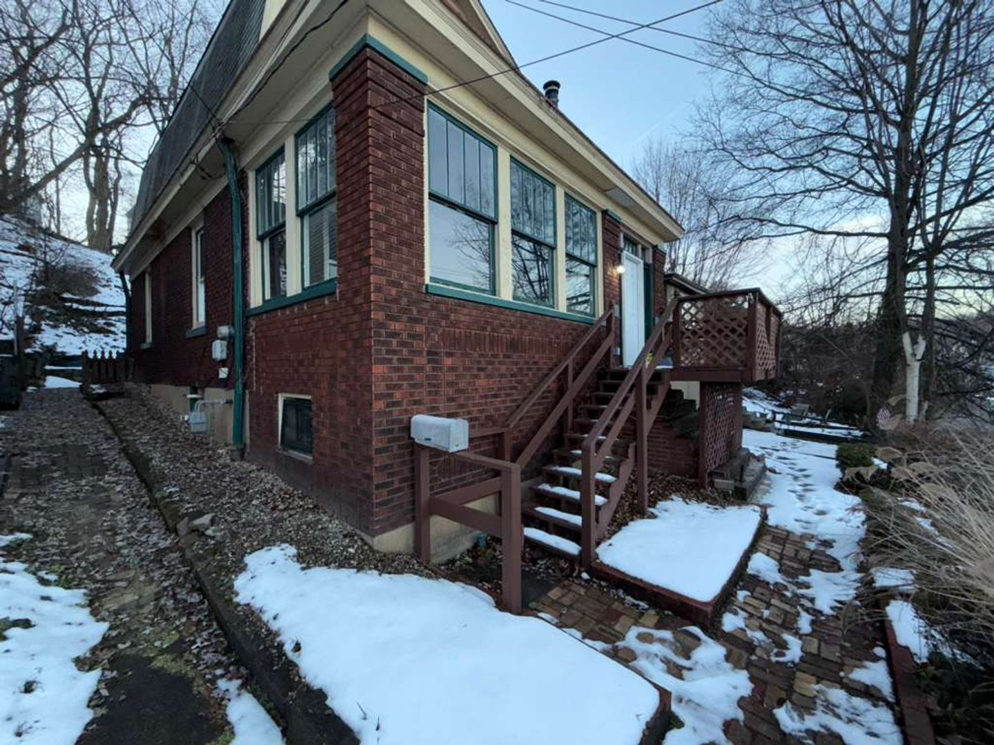 Mckees Rocks House: 207 Singer Avenue