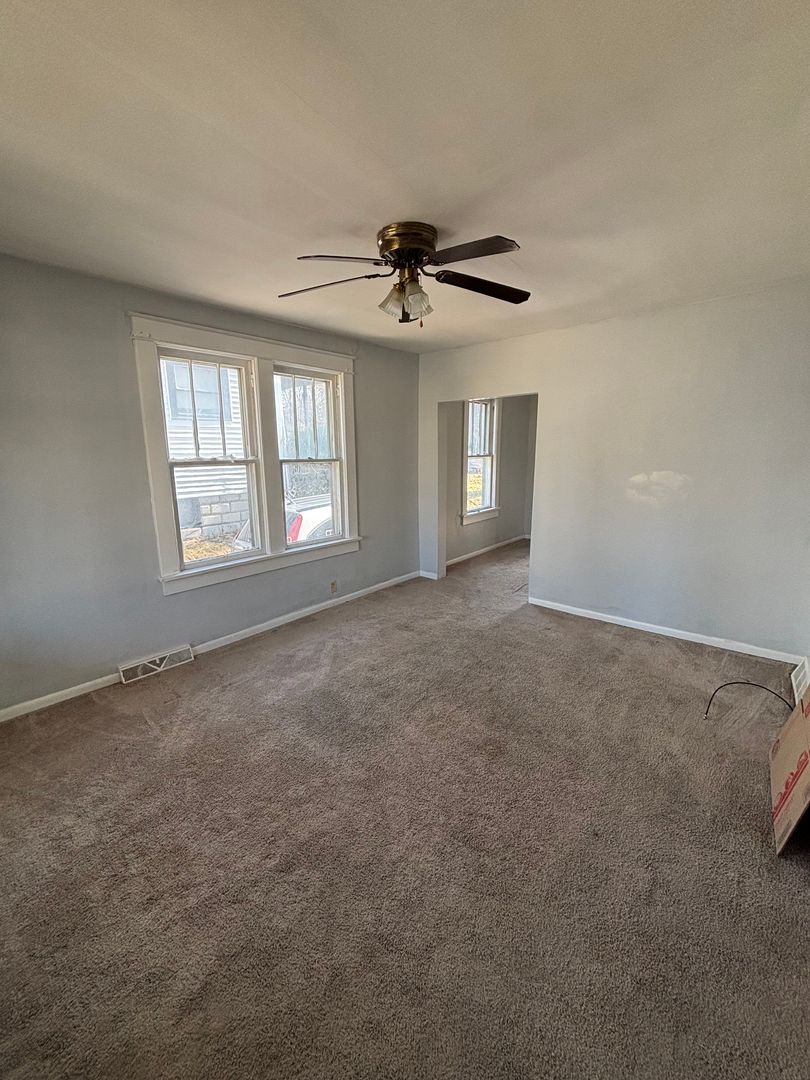 New Castle House: 620 E Reynolds St