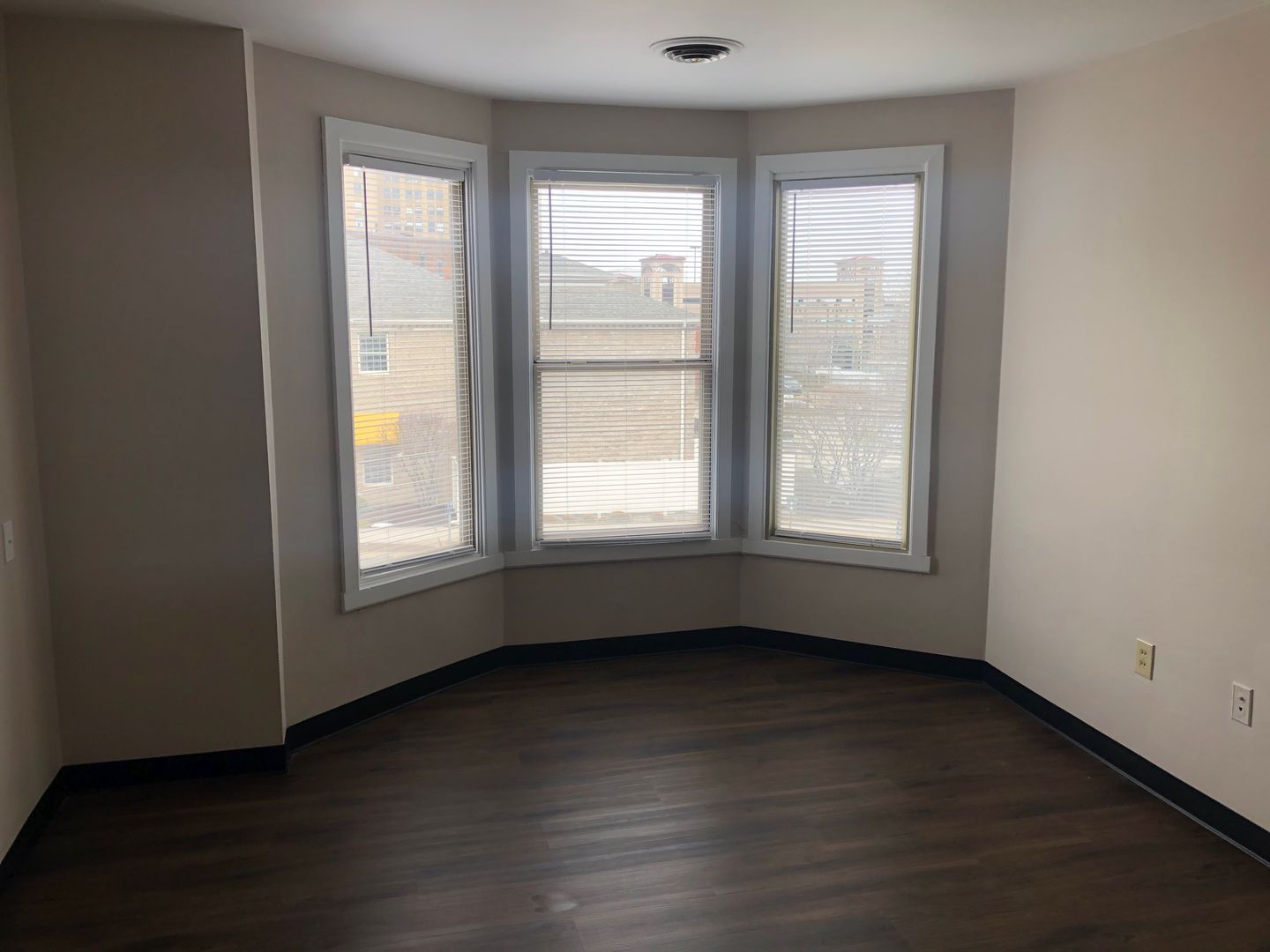 Erie Apartment: 1201 State St